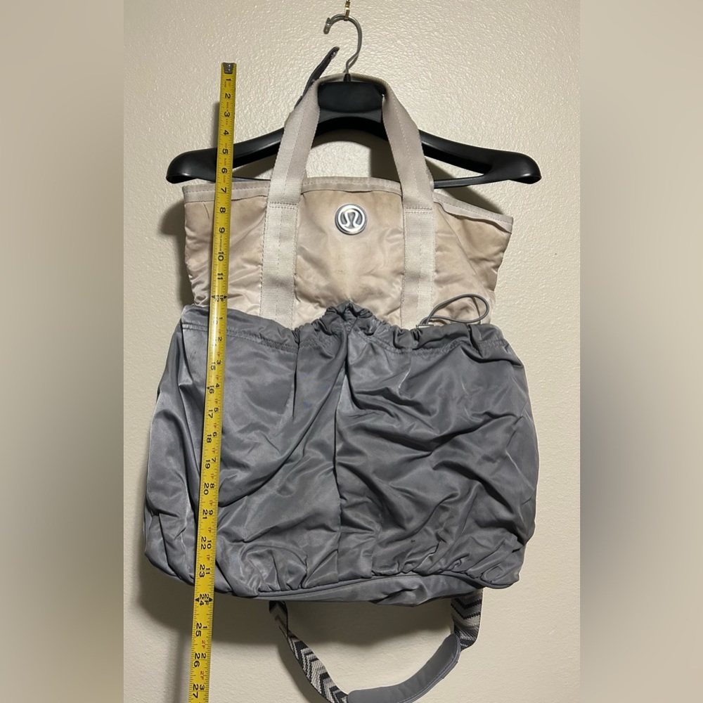 Used lulu lemon bag- grey and off white - Picture 3 of 16